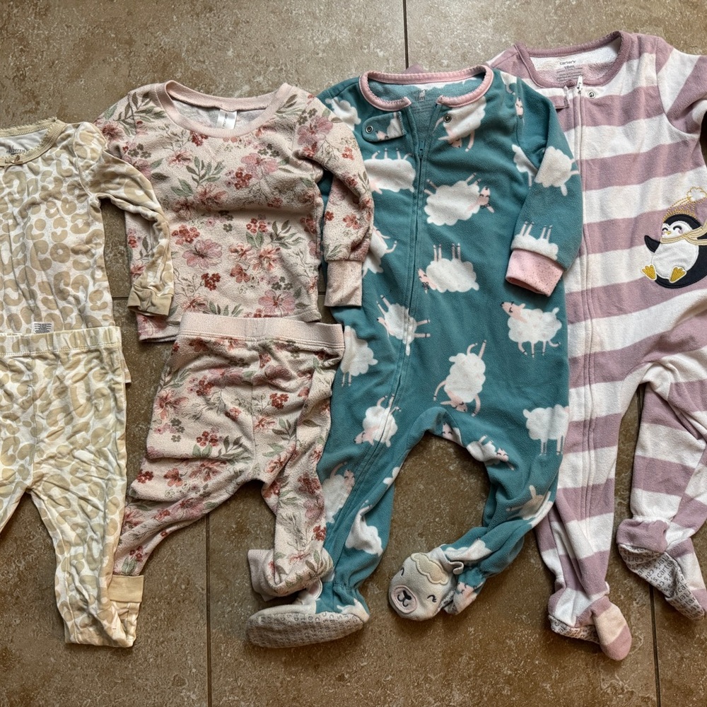 Lot of 18 girls months pajamas